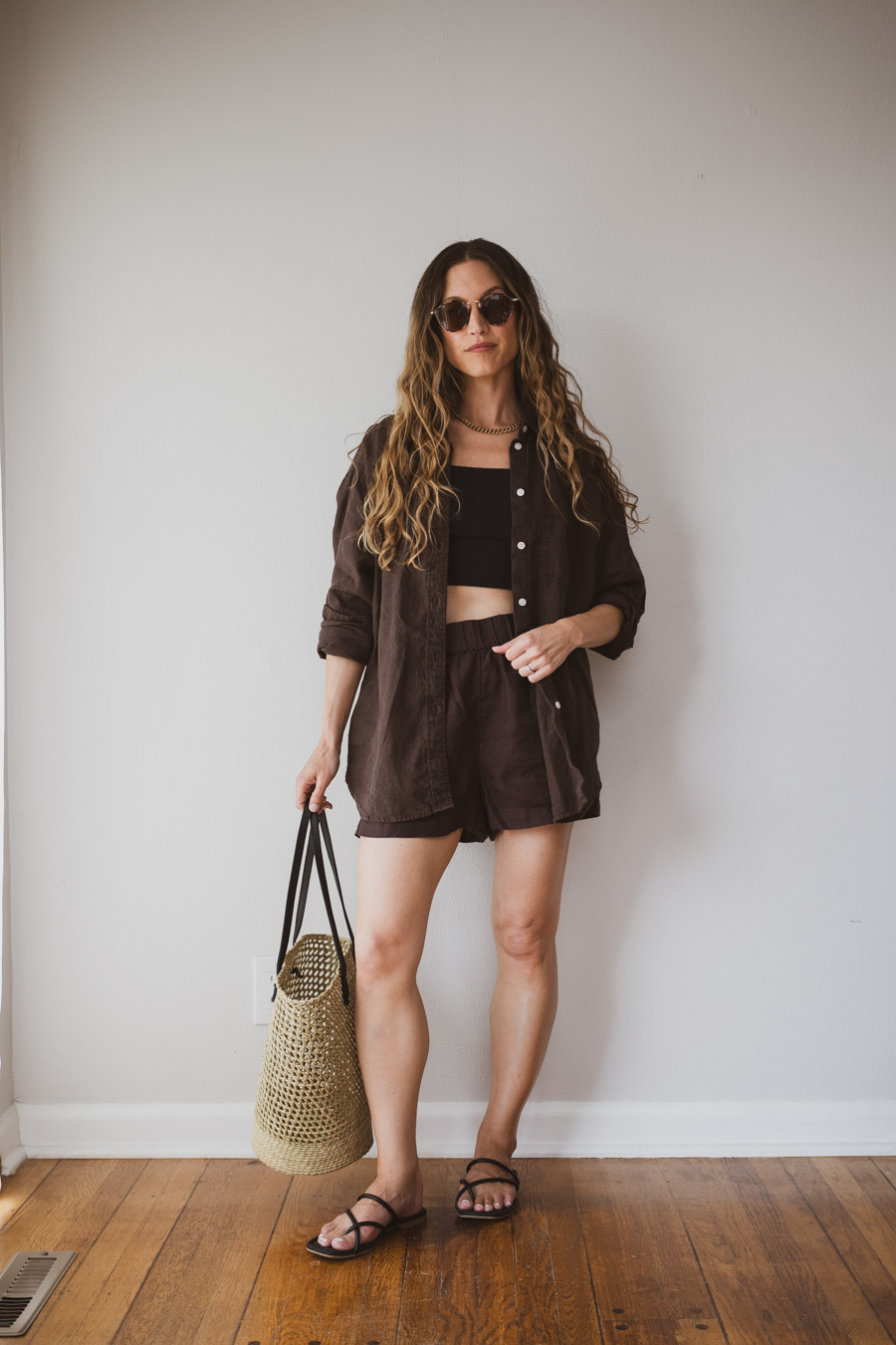 how to style a linen set with a crop top, sandals, and basket bag