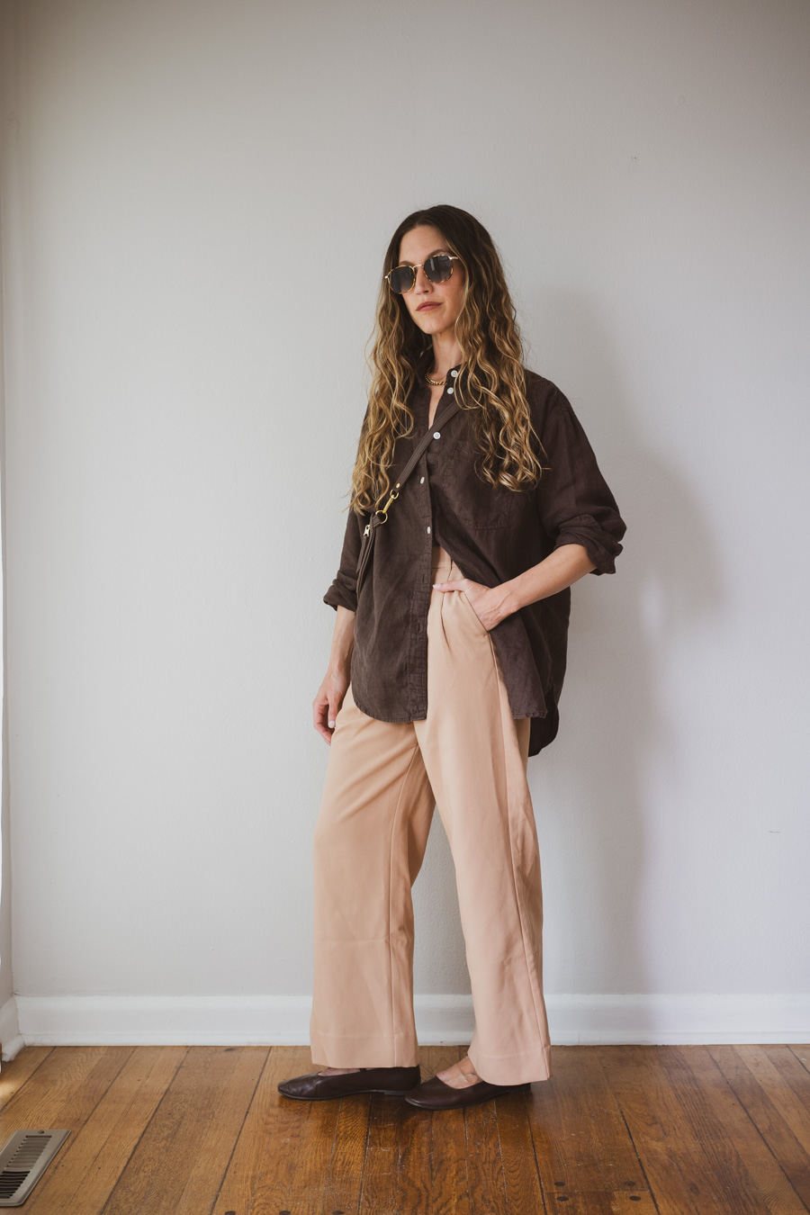 how to style a linen shirt with trousers and mary jane ballet flats